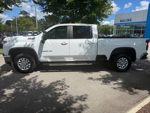 Used 2023 Chevrolet Silverado 2500 LT w/ Convenience Package AWD/4WD image 2