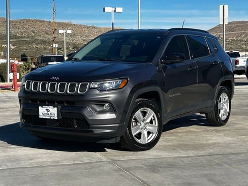 Used 2022 Jeep Compass Latitude image 3