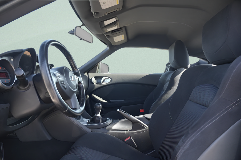 Used 2017 Nissan 370Z NISMO RWD image 22