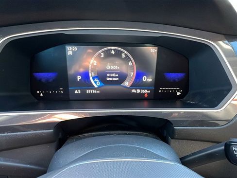 Used 2022 Volkswagen Tiguan SE w/ Panoramic Sunroof Package image 25