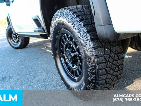 Used 2024 GMC Sierra 2500 AT4X w/ AT4X AEV Edition image 15