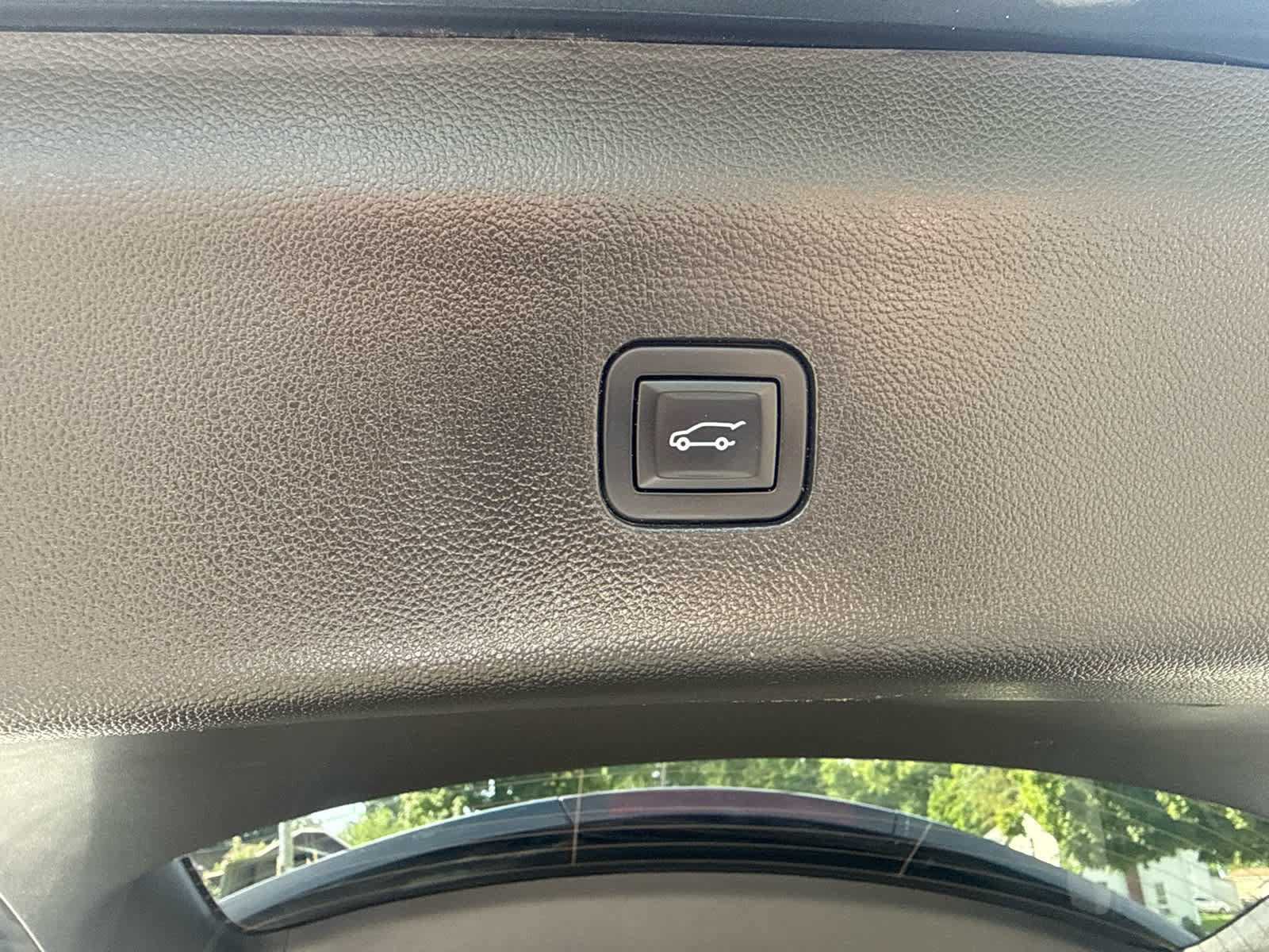 Used 2019 Buick Enclave Essence AWD/4WD image 18