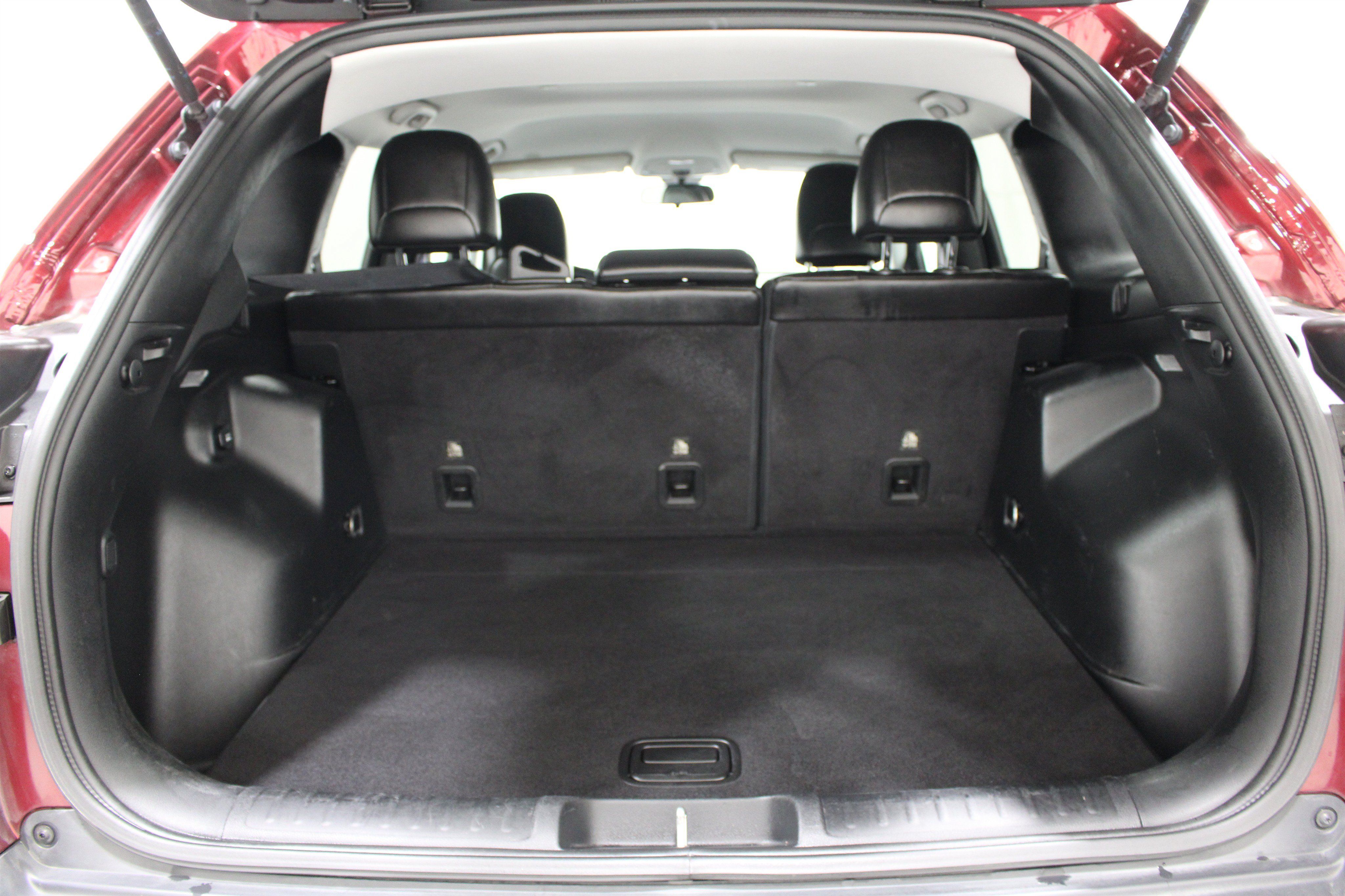 Used 2019 Jeep Cherokee Latitude Plus w/ Cold Weather Group FWD image 19