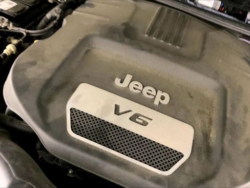 Used 2017 Jeep Wrangler Unlimited Sahara w/ Connectivity Group image 33