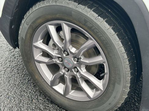 Used 2023 GMC Terrain SLT image 9