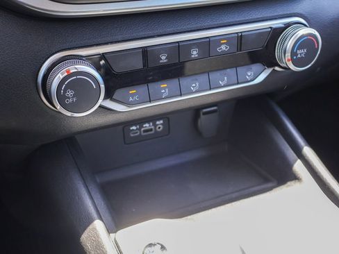 Used 2025 Nissan Altima 2.5 SV image 14