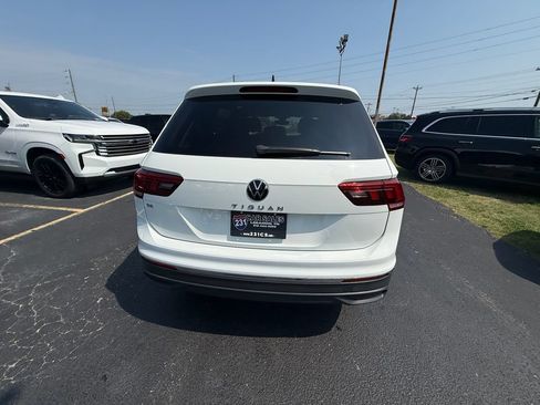 Used 2022 Volkswagen Tiguan SE FWD image 4