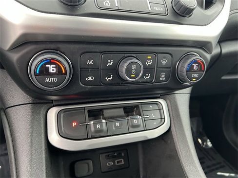 Certified 2023 GMC Acadia SLT w/ Technology Package image 17