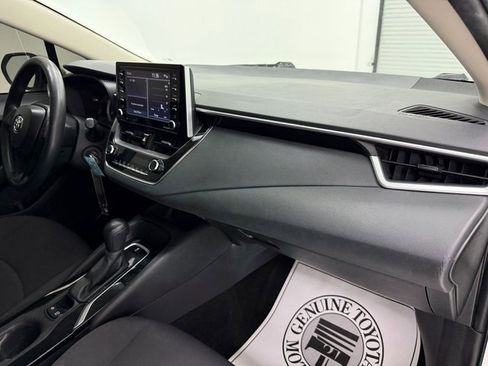 Used 2021 Toyota Corolla LE image 9