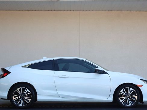 Used 2018 Honda Civic EX-T image 2