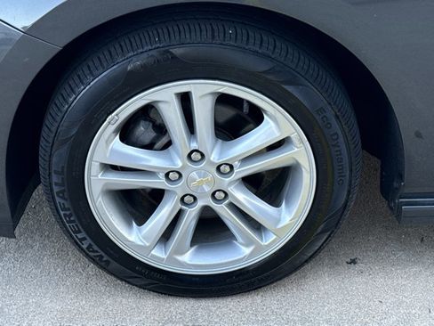 Used 2017 Chevrolet Cruze LT w/ Sun And Sound Package image 15