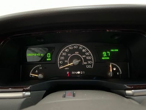 Used 2005 Lincoln Town Car Signature Limited RWD image 41