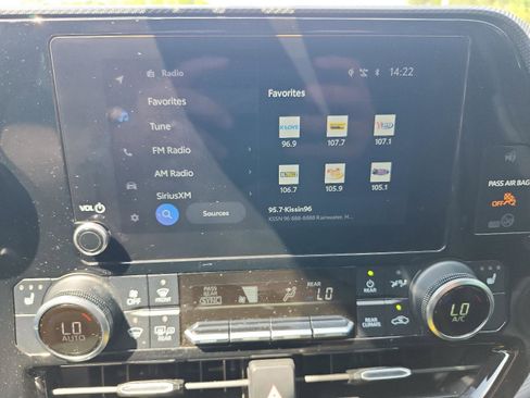 Used 2024 Toyota Highlander XSE image 16