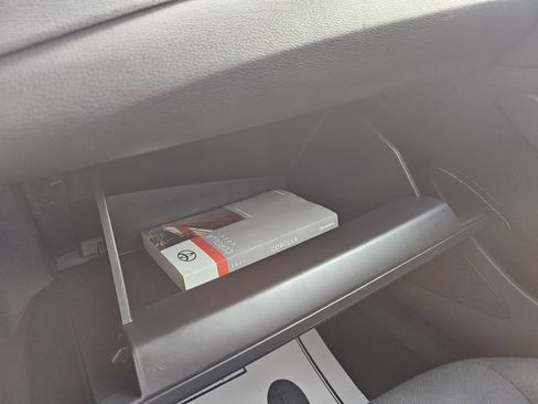 Used 2021 Toyota Corolla LE image 36