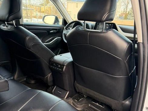 Used 2022 Toyota Highlander XLE image 22