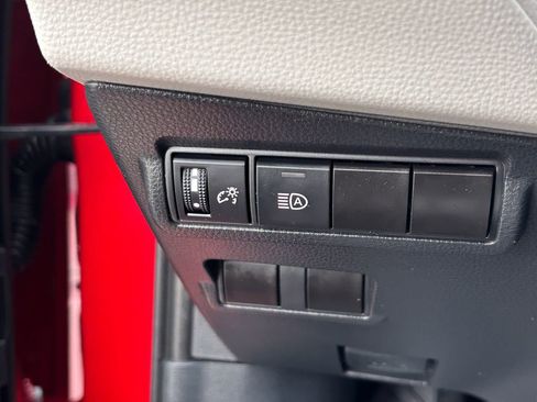 Certified 2023 Toyota Corolla Cross LE image 32