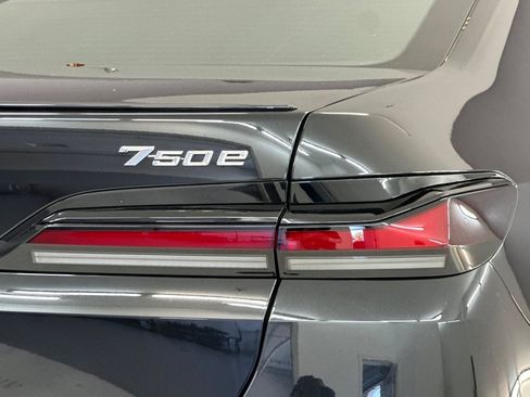 Certified 2024 BMW 750e xDrive w/ Premium Package 2 AWD/4WD image 12