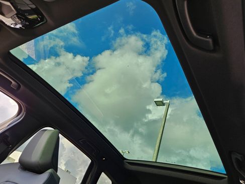 New 2025 BMW X3 xDrive30i w/ Premium Package image 30