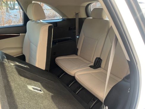Used 2018 Kia Sorento LX image 11