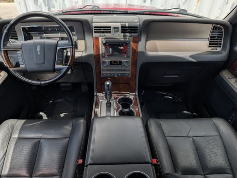 Used 2014 Lincoln Navigator 2WD image 16