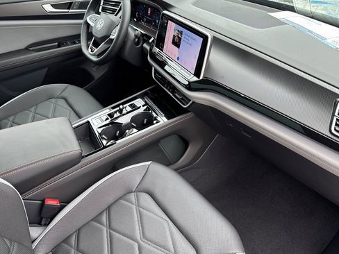 New 2025 Volkswagen Atlas Peak Edition SE AWD/4WD image 17