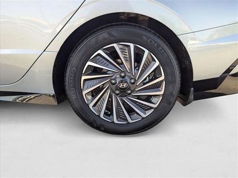 New 2025 Hyundai Sonata Limited image 9