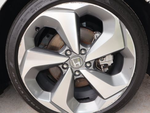 Used 2018 Honda Accord Touring image 11