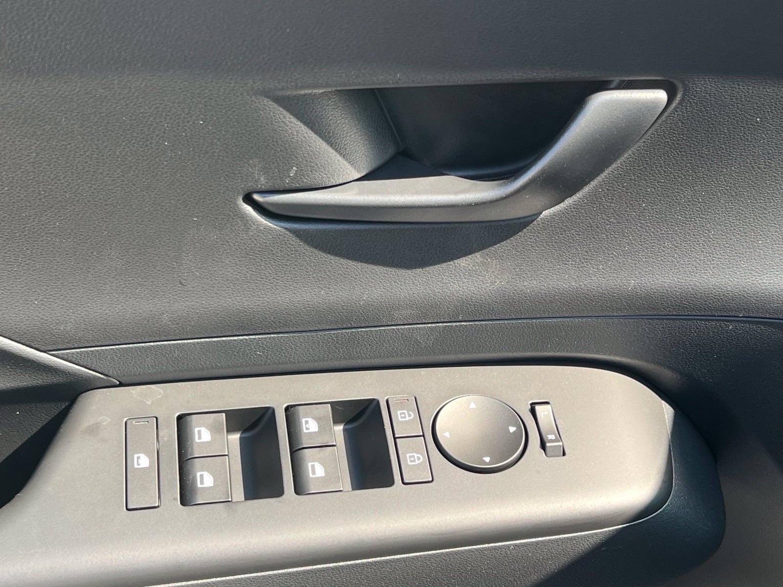 New 2027 Hyundai Kona SE FWD image 22