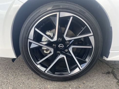 Used 2025 Nissan Sentra SR w/ SR Premium Package FWD image 10