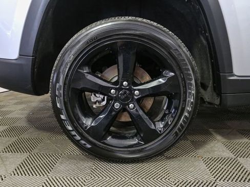 Used 2024 Jeep Grand Cherokee Altitude AWD/4WD image 16