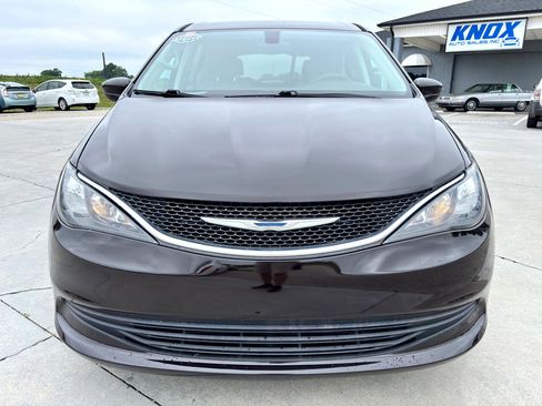 Used 2017 Chrysler Pacifica Touring w/ Tire & Wheel Group image 9
