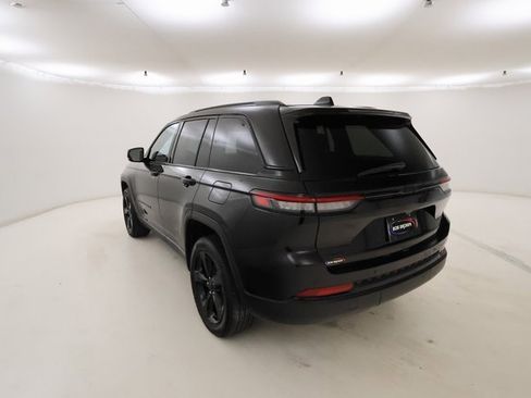 Used 2023 Jeep Grand Cherokee Altitude image 28