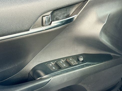 Used 2020 Toyota Camry SE image 17