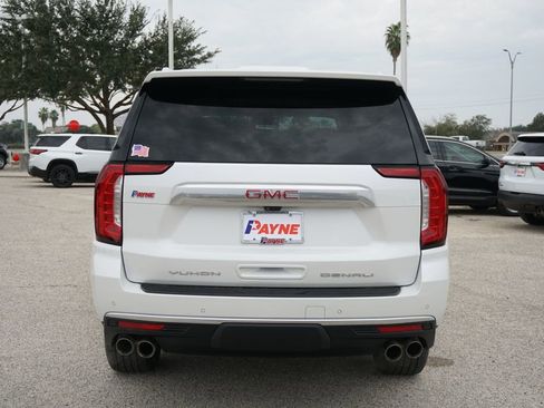Used 2021 GMC Yukon XL Denali w/ Denali Premium Package image 8