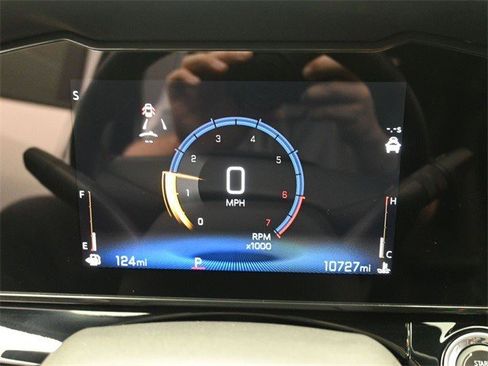 Certified 2025 Chevrolet Trax RS w/ Sunroof Package image 30