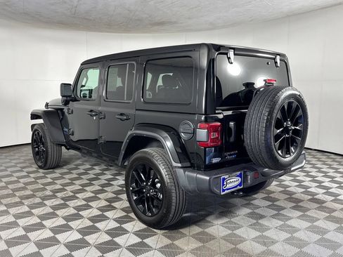 Certified 2025 Jeep Wrangler Unlimited Sahara w/ Safety Group AWD/4WD image 8