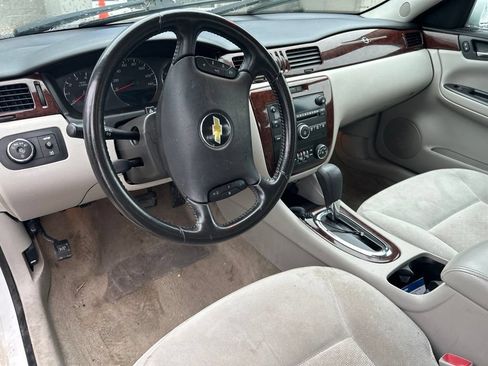 Used 2011 Chevrolet Impala LT FWD image 2