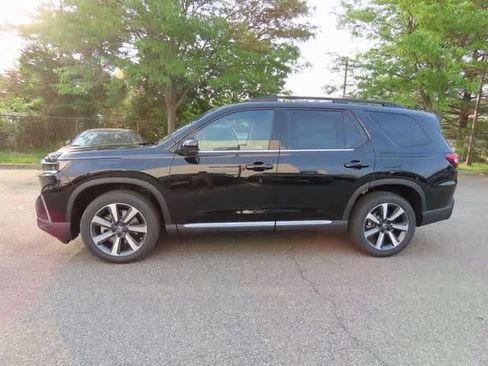 New 2025 Honda Pilot Elite image 3