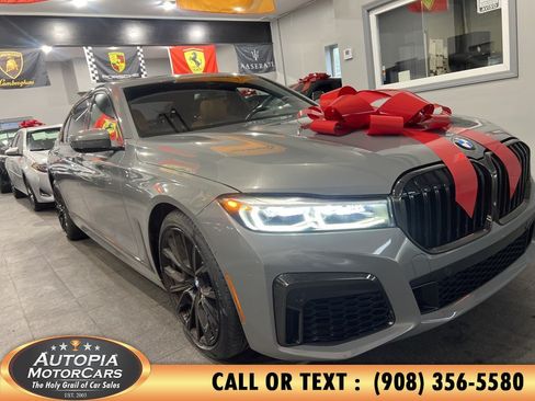 Used 2022 BMW 740i w/ M Sport Package RWD image 49