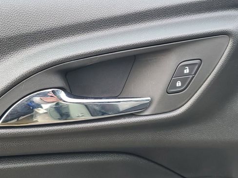 Used 2024 Chevrolet Trax RS image 21