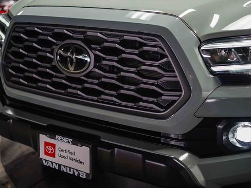 Certified 2023 Toyota Tacoma TRD Off-Road AWD/4WD image 9