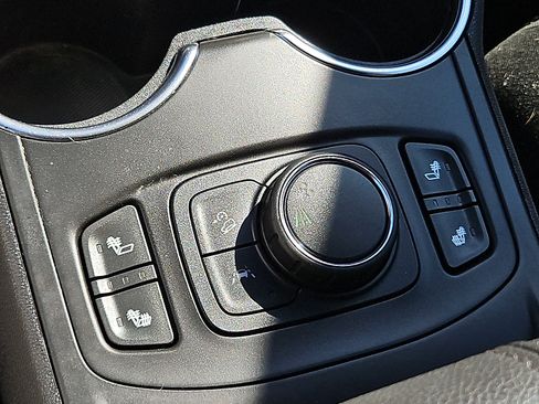 Used 2023 GMC Terrain SLE w/ Driver Convenience Package FWD image 24