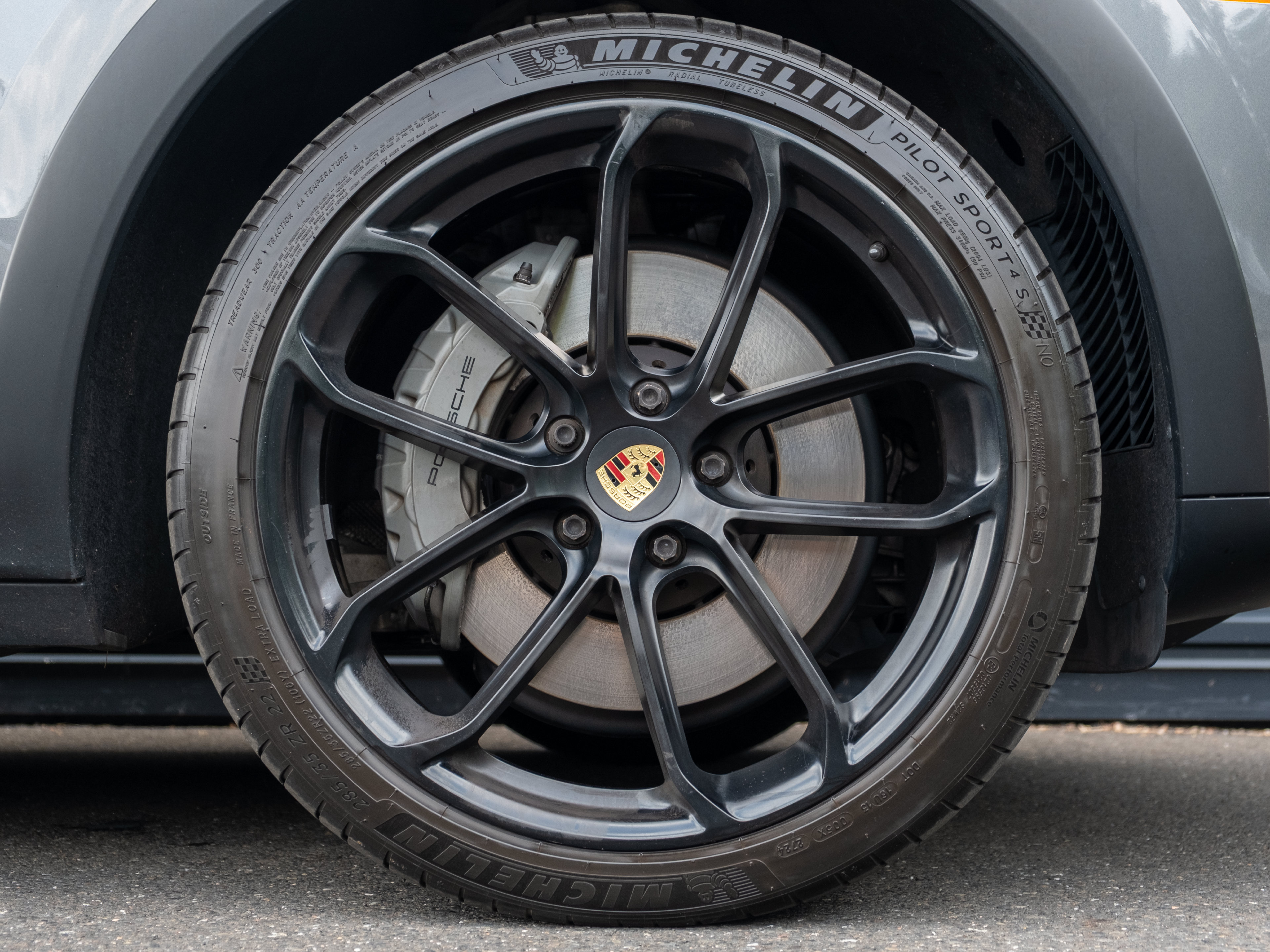Certified 2022 Porsche Cayenne S AWD/4WD image 15