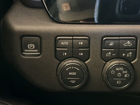 Used 2025 Chevrolet Silverado 3500 LT AWD/4WD image 34