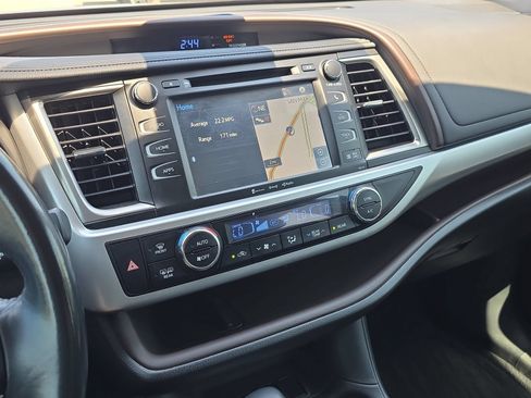 Used 2017 Toyota Highlander XLE FWD image 17