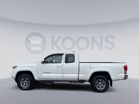 Used 2017 Toyota Tacoma SR5 w/ Tow Package AWD/4WD image 2