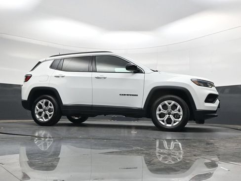 Used 2025 Jeep Compass Latitude AWD/4WD image 34