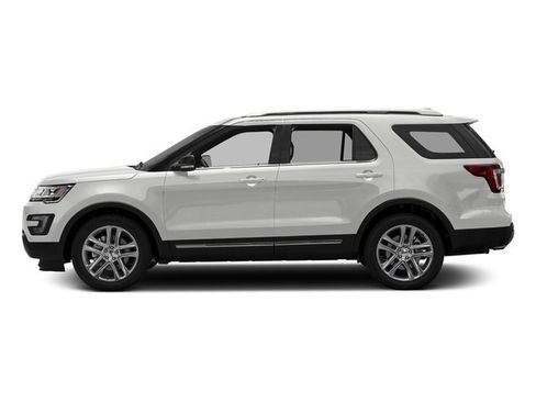 Used 2017 Ford Explorer XLT AWD/4WD image 3