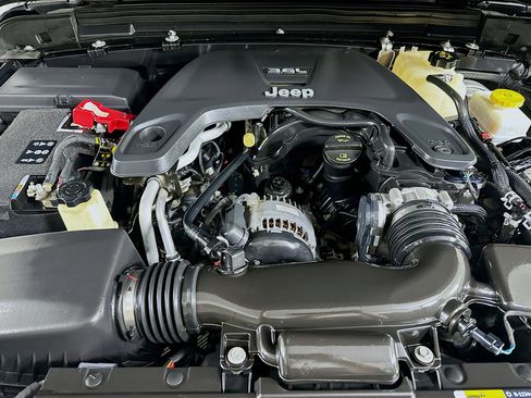 Used 2021 Jeep Wrangler Unlimited Sahara AWD/4WD image 31