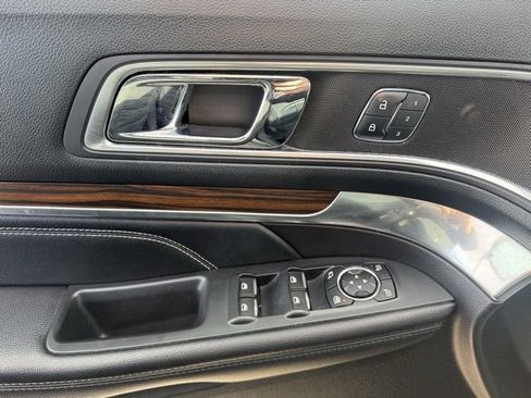 Used 2016 Ford Explorer Limited image 9